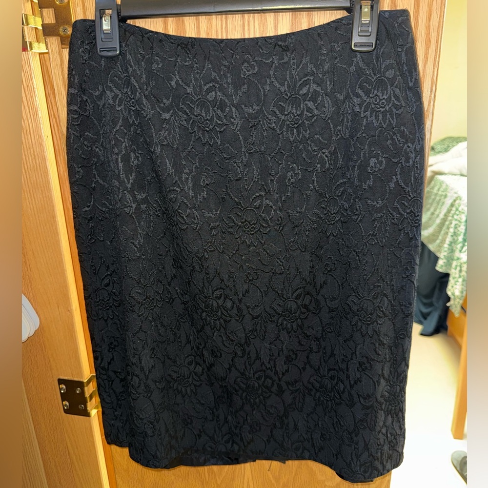 Kate Hill Black Floral Lace Pencil Skirt